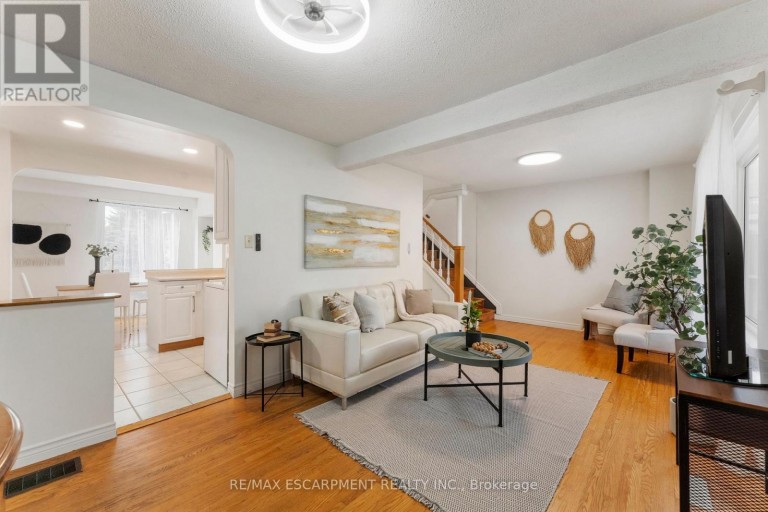 204 BIRCHCLIFFE CRESCENT, Hamilton (Berrisfield), Ontario, L8T4K9
