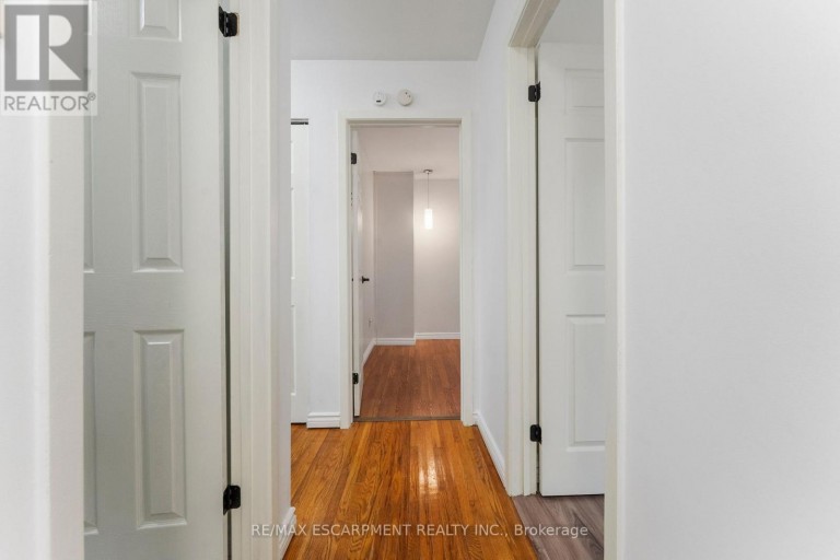 204 BIRCHCLIFFE CRESCENT, Hamilton (Berrisfield), Ontario, L8T4K9