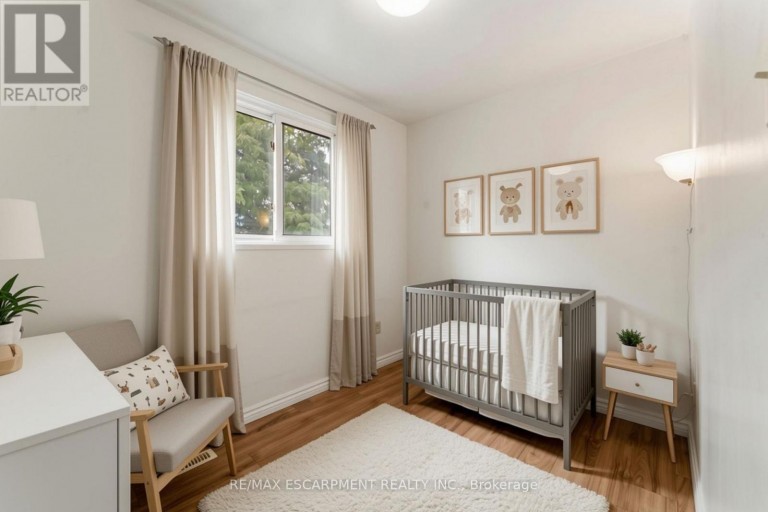 204 BIRCHCLIFFE CRESCENT, Hamilton (Berrisfield), Ontario, L8T4K9