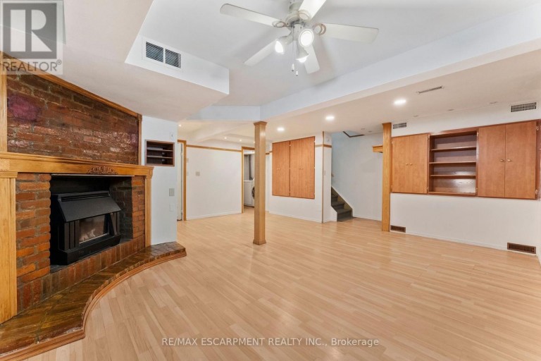 204 BIRCHCLIFFE CRESCENT, Hamilton (Berrisfield), Ontario, L8T4K9