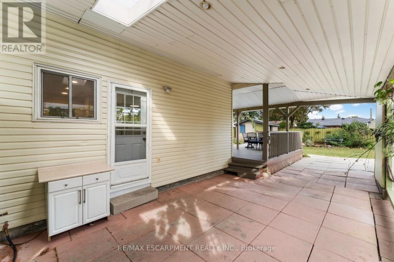 204 BIRCHCLIFFE CRESCENT, Hamilton (Berrisfield), Ontario, L8T4K9