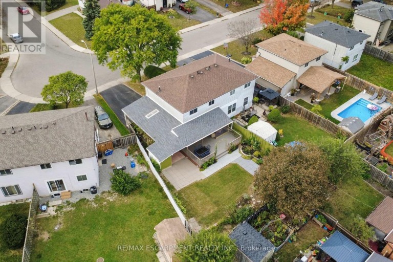 204 BIRCHCLIFFE CRESCENT, Hamilton (Berrisfield), Ontario, L8T4K9