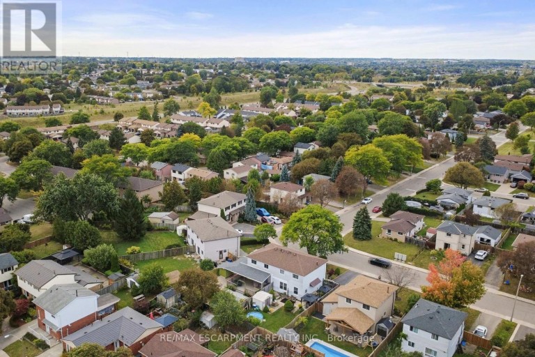 204 BIRCHCLIFFE CRESCENT, Hamilton (Berrisfield), Ontario, L8T4K9