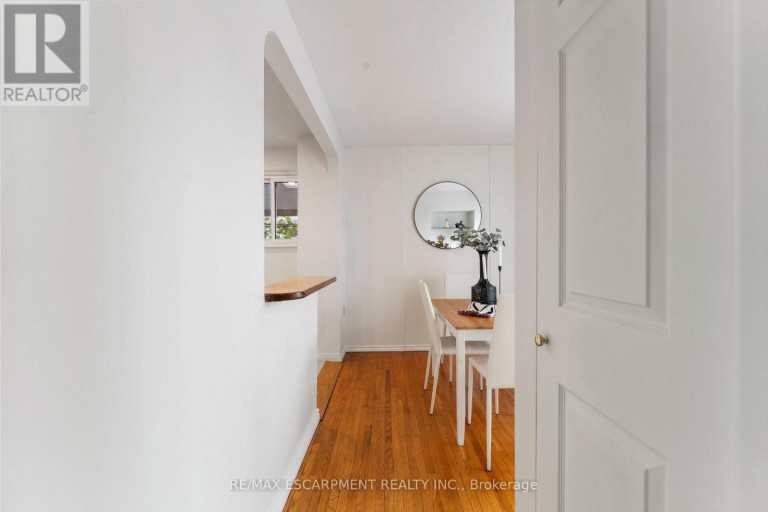 204 BIRCHCLIFFE CRESCENT, Hamilton (Berrisfield), Ontario, L8T4K9