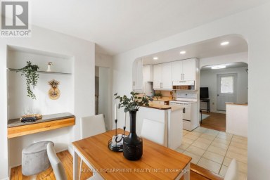 204 BIRCHCLIFFE CRESCENT Hamilton (Berrisfield) Ontario photo 9