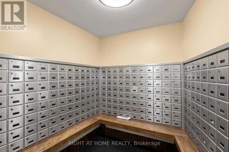 1116 - 15 VICORA LINKWAY, Toronto (Flemingdon Park), Ontario, M3C1A8