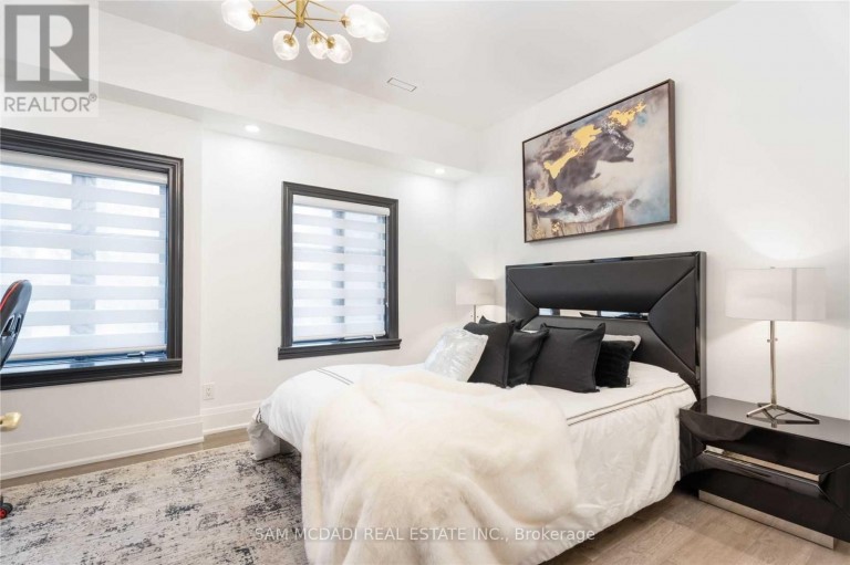 1540 MISSISSAUGA ROAD, Mississauga (Lorne Park), Ontario, L5H2K1