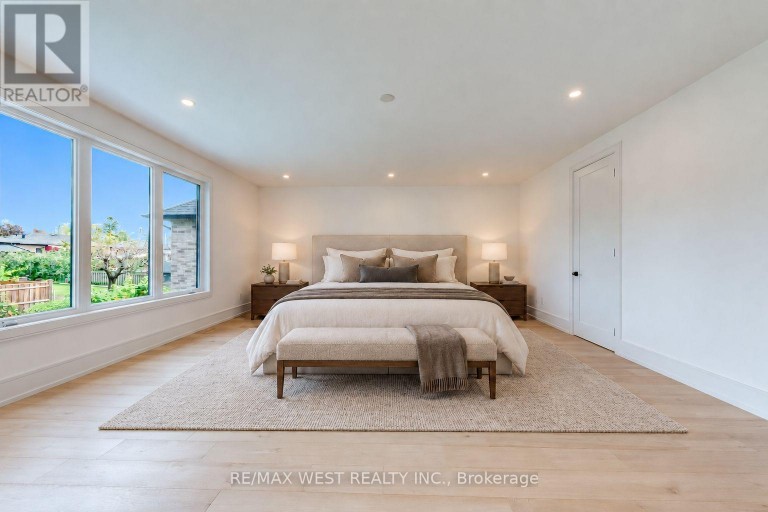 3 AMBER CRESCENT, Toronto (Maple Leaf), Ontario, M6L2R5