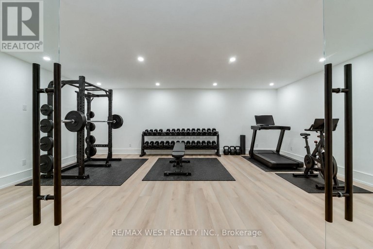 3 AMBER CRESCENT, Toronto (Maple Leaf), Ontario, M6L2R5