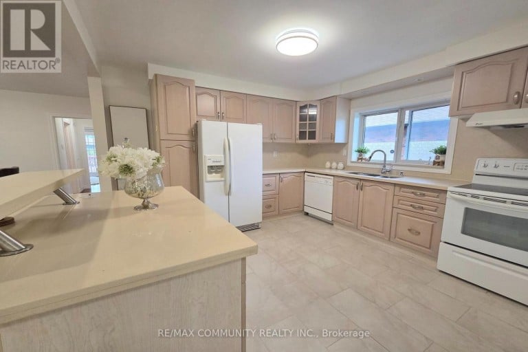 93 WARINGSTOWN DRIVE, Toronto (Wexford-Maryvale), Ontario, M1R4H5