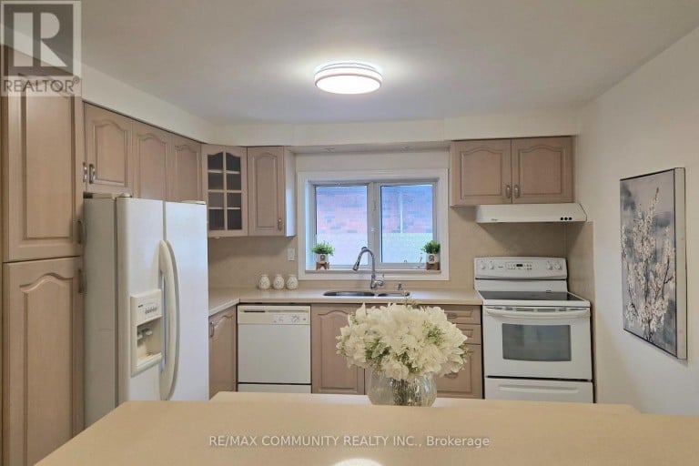 93 WARINGSTOWN DRIVE, Toronto (Wexford-Maryvale), Ontario, M1R4H5