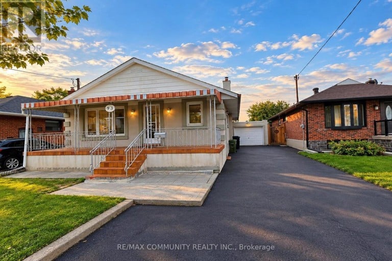 93 WARINGSTOWN DRIVE, Toronto (Wexford-Maryvale), Ontario, M1R4H5