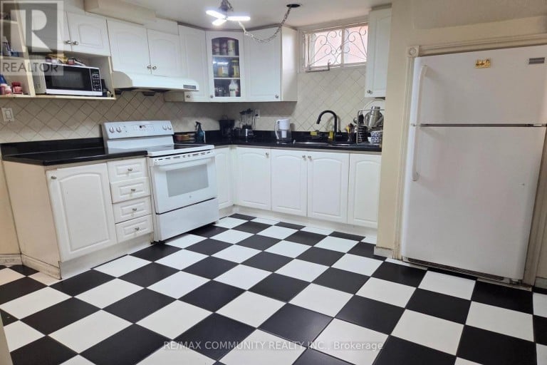 93 WARINGSTOWN DRIVE, Toronto (Wexford-Maryvale), Ontario, M1R4H5