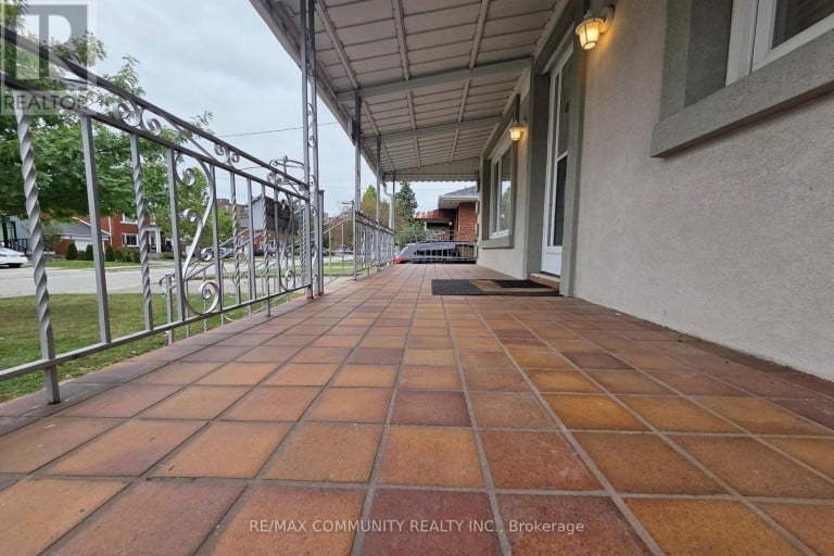 93 WARINGSTOWN DRIVE, Toronto (Wexford-Maryvale), Ontario, M1R4H5