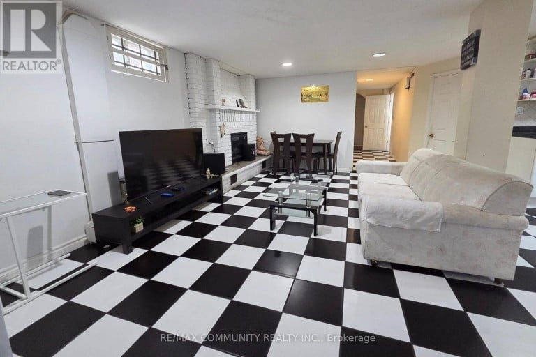 93 WARINGSTOWN DRIVE, Toronto (Wexford-Maryvale), Ontario, M1R4H5