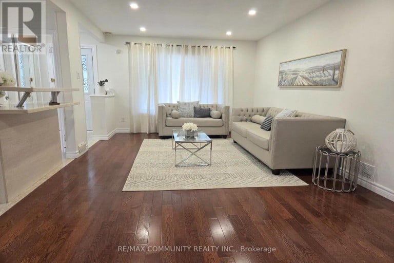 93 WARINGSTOWN DRIVE, Toronto (Wexford-Maryvale), Ontario, M1R4H5