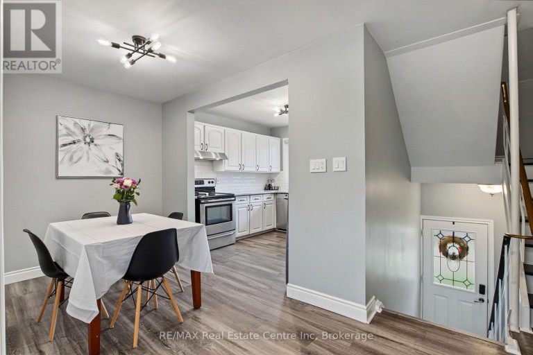 9 GREENBROOK DRIVE, Kitchener, Ontario, N2M4J5