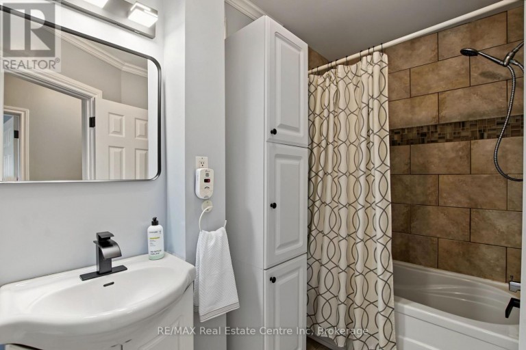 9 GREENBROOK DRIVE, Kitchener, Ontario, N2M4J5