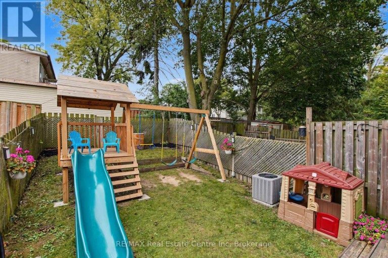 9 GREENBROOK DRIVE, Kitchener, Ontario, N2M4J5
