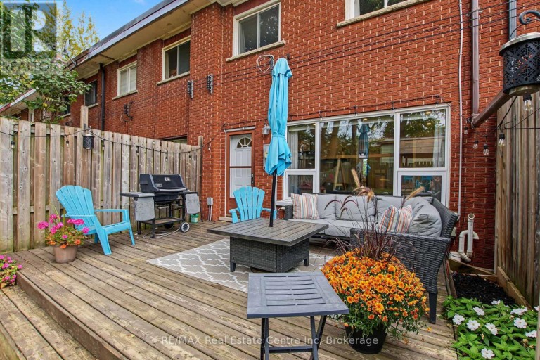 9 GREENBROOK DRIVE, Kitchener, Ontario, N2M4J5
