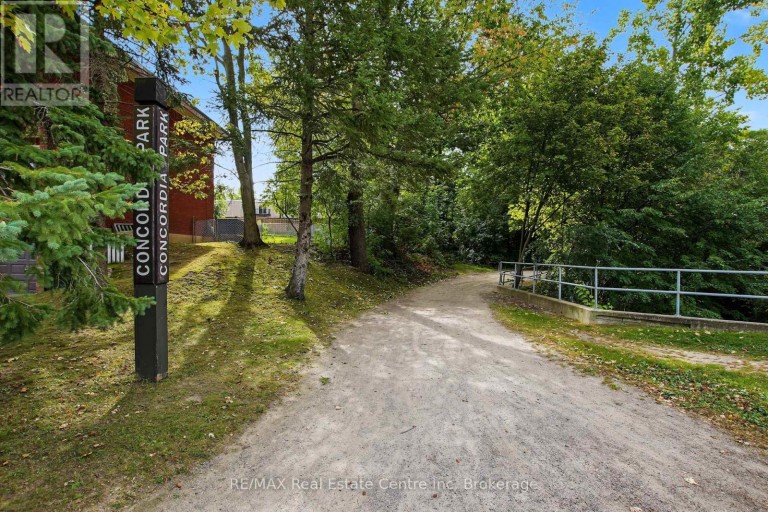 9 GREENBROOK DRIVE, Kitchener, Ontario, N2M4J5