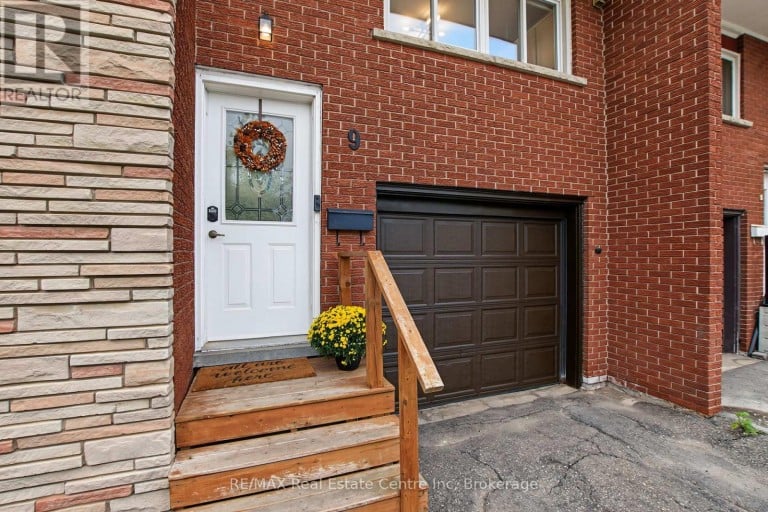 9 GREENBROOK DRIVE, Kitchener, Ontario, N2M4J5