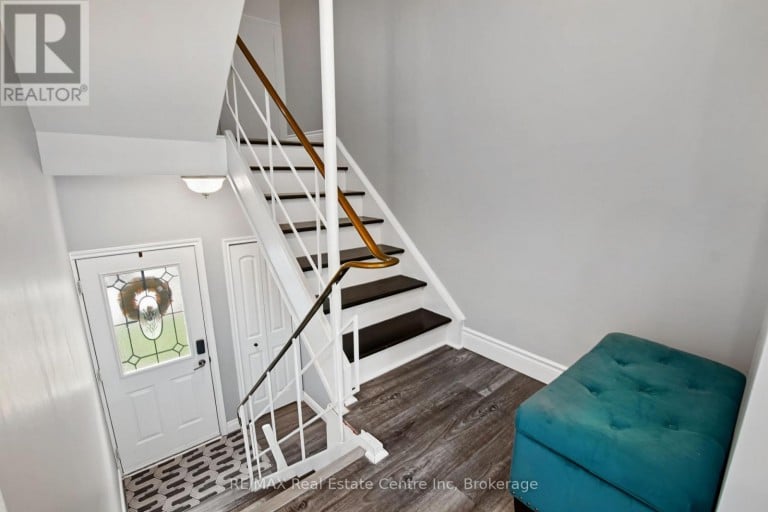 9 GREENBROOK DRIVE, Kitchener, Ontario, N2M4J5