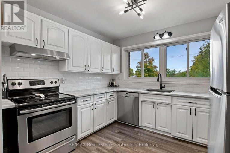 9 GREENBROOK DRIVE, Kitchener, Ontario, N2M4J5