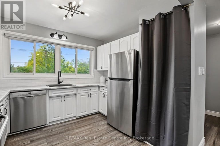 9 GREENBROOK DRIVE, Kitchener, Ontario, N2M4J5