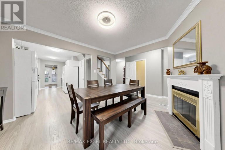 24 REDHEUGH CRESCENT, Toronto (Steeles), Ontario, M1W3C3