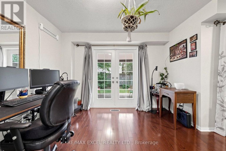 24 REDHEUGH CRESCENT, Toronto (Steeles), Ontario, M1W3C3