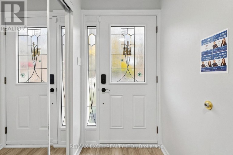 24 REDHEUGH CRESCENT, Toronto (Steeles), Ontario, M1W3C3