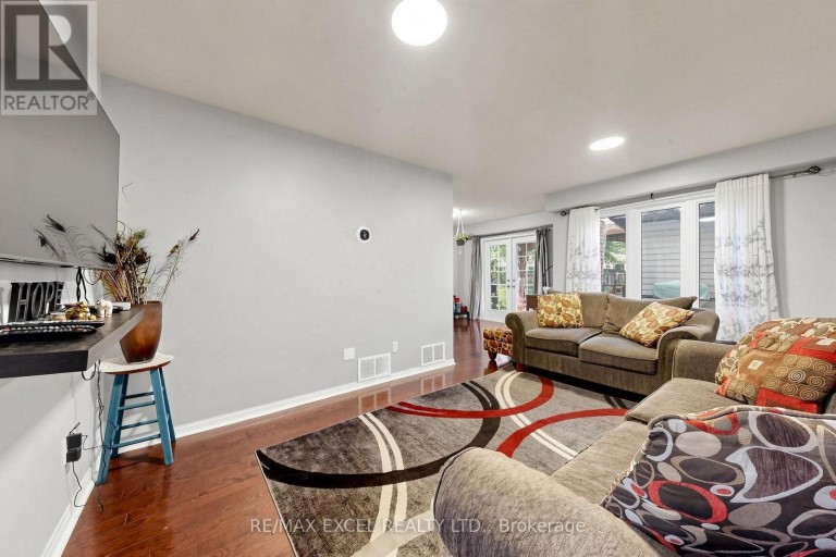 24 REDHEUGH CRESCENT, Toronto (Steeles), Ontario, M1W3C3