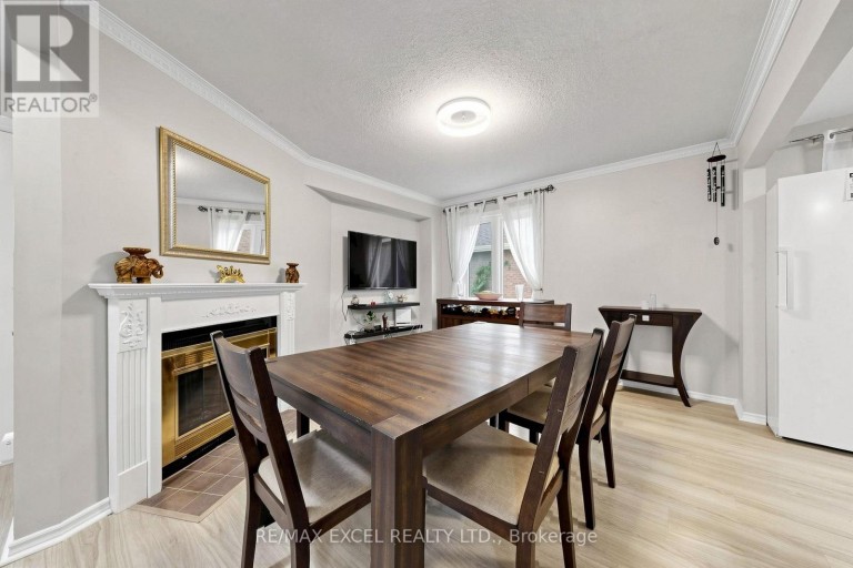 24 REDHEUGH CRESCENT, Toronto (Steeles), Ontario, M1W3C3