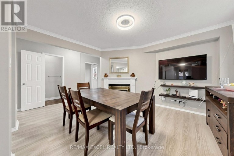 24 REDHEUGH CRESCENT, Toronto (Steeles), Ontario, M1W3C3