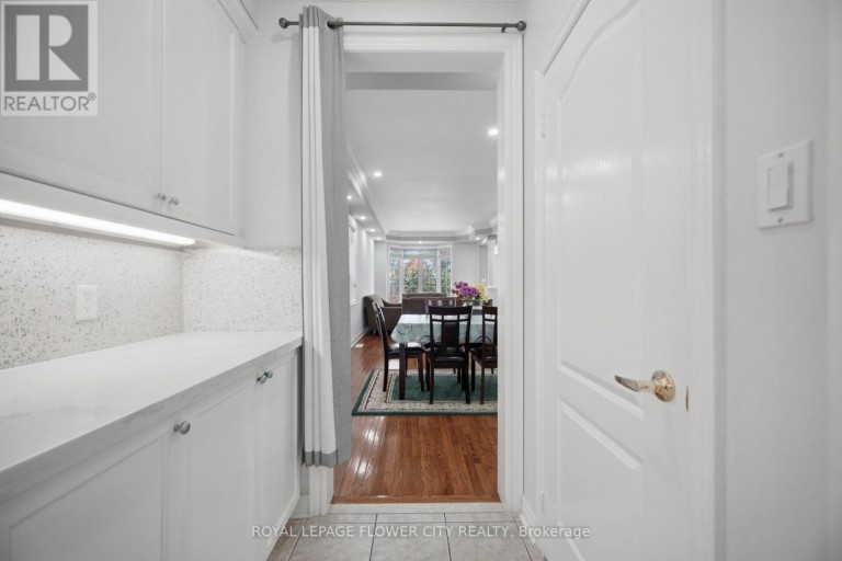 4 CASTLE MOUNTAIN DRIVE, Brampton (Sandringham-Wellington), Ontario, L6R2Y1