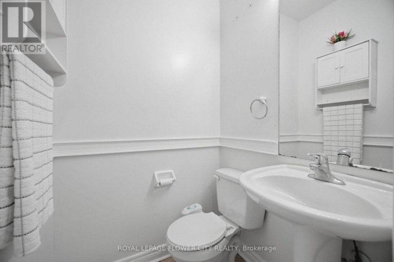 4 CASTLE MOUNTAIN DRIVE, Brampton (Sandringham-Wellington), Ontario, L6R2Y1