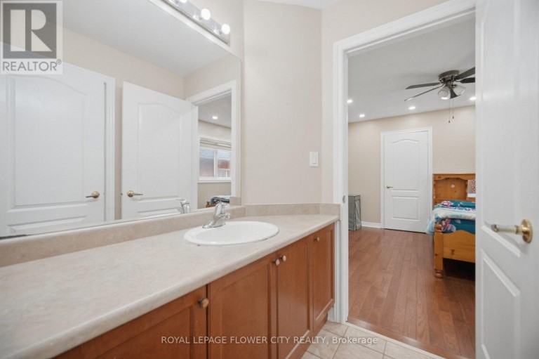 4 CASTLE MOUNTAIN DRIVE, Brampton (Sandringham-Wellington), Ontario, L6R2Y1