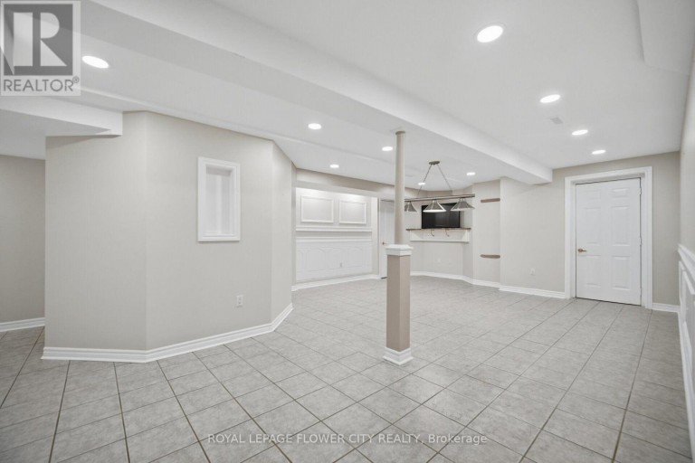 4 CASTLE MOUNTAIN DRIVE, Brampton (Sandringham-Wellington), Ontario, L6R2Y1