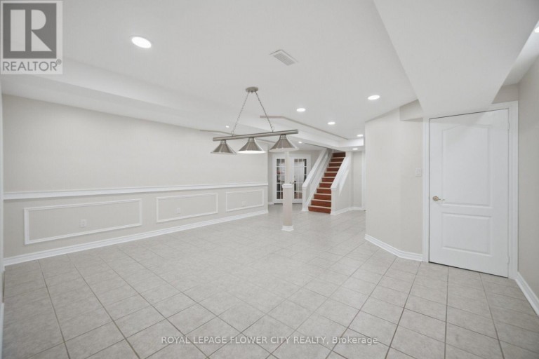 4 CASTLE MOUNTAIN DRIVE, Brampton (Sandringham-Wellington), Ontario, L6R2Y1