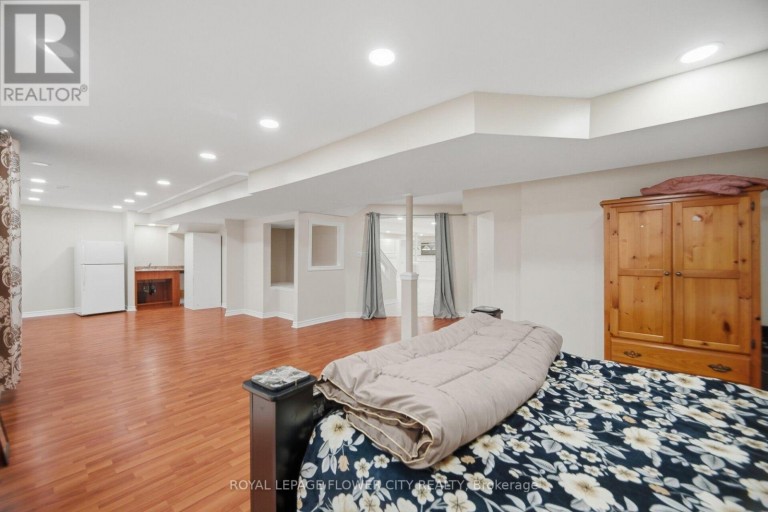 4 CASTLE MOUNTAIN DRIVE, Brampton (Sandringham-Wellington), Ontario, L6R2Y1