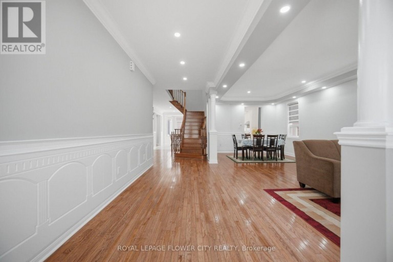 4 CASTLE MOUNTAIN DRIVE, Brampton (Sandringham-Wellington), Ontario, L6R2Y1