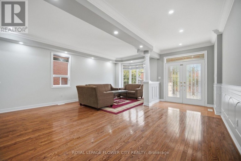 4 CASTLE MOUNTAIN DRIVE, Brampton (Sandringham-Wellington), Ontario, L6R2Y1