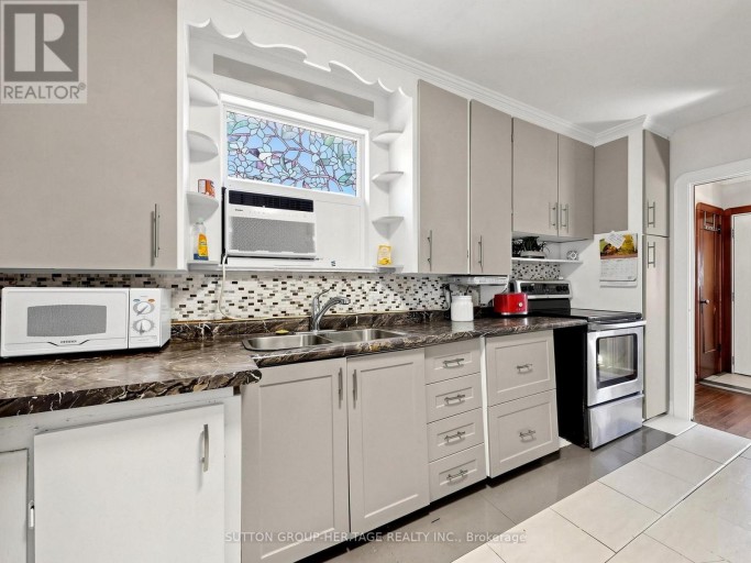 248 WESTWOOD AVENUE, Toronto (Danforth Village-East York), Ontario, M4J2H4