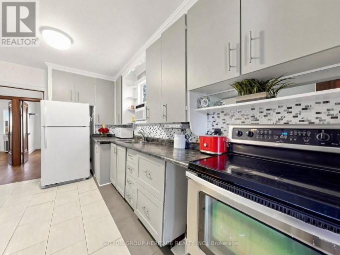 248 WESTWOOD AVENUE, Toronto (Danforth Village-East York), Ontario, M4J2H4
