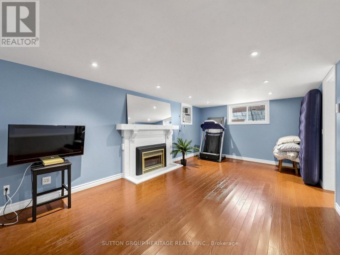 248 WESTWOOD AVENUE, Toronto (Danforth Village-East York), Ontario, M4J2H4