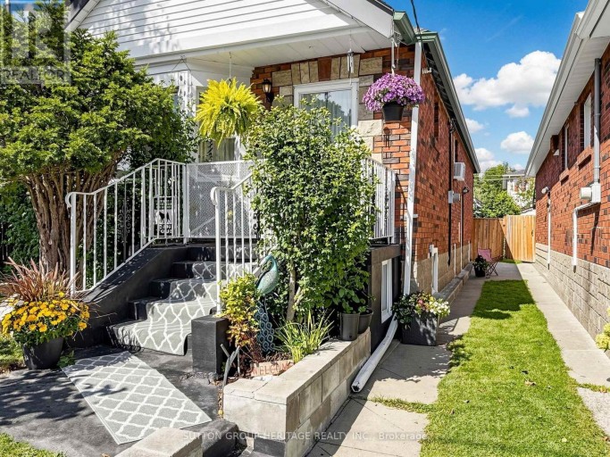 248 WESTWOOD AVENUE, Toronto (Danforth Village-East York), Ontario, M4J2H4