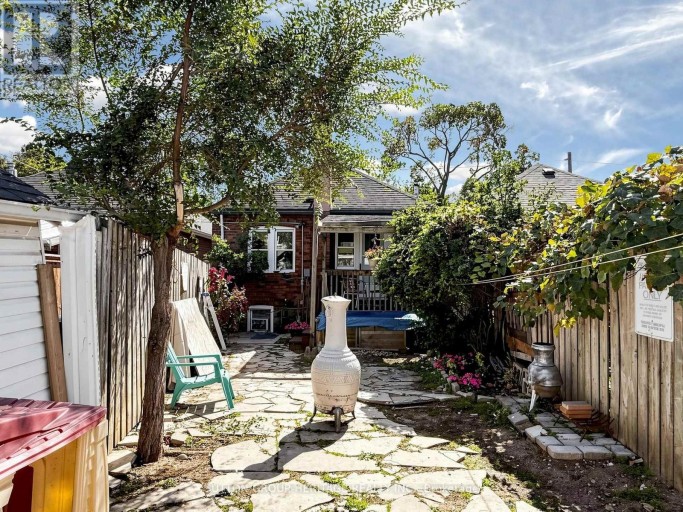 248 WESTWOOD AVENUE, Toronto (Danforth Village-East York), Ontario, M4J2H4