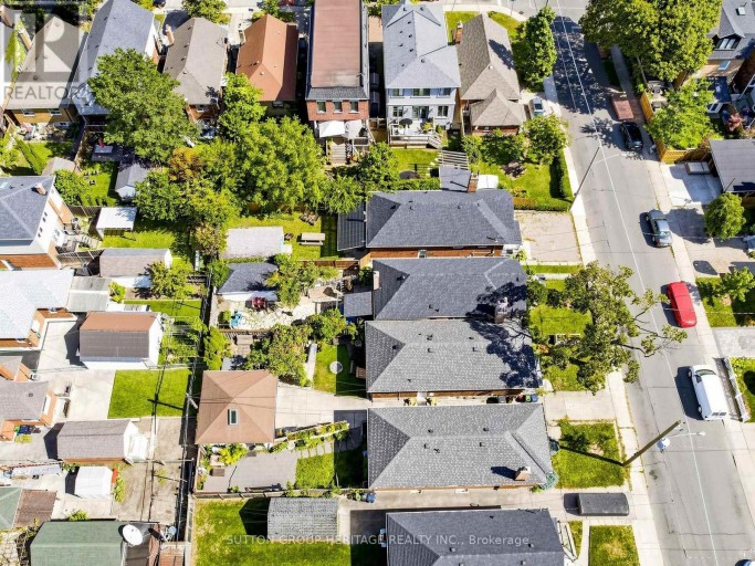 248 WESTWOOD AVENUE, Toronto (Danforth Village-East York), Ontario, M4J2H4