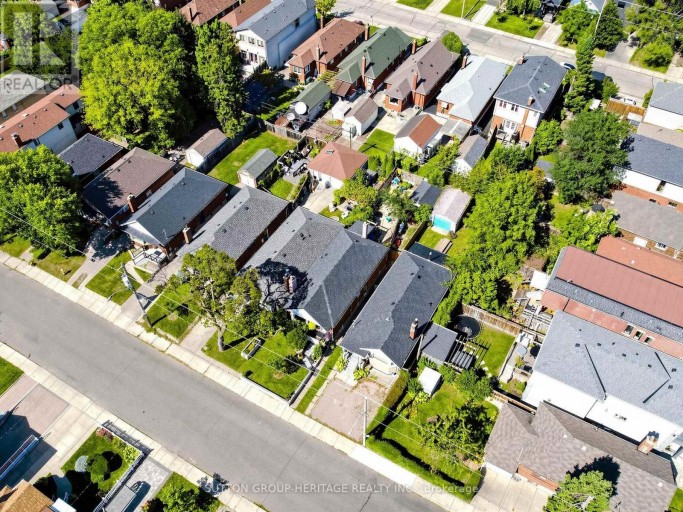 248 WESTWOOD AVENUE, Toronto (Danforth Village-East York), Ontario, M4J2H4